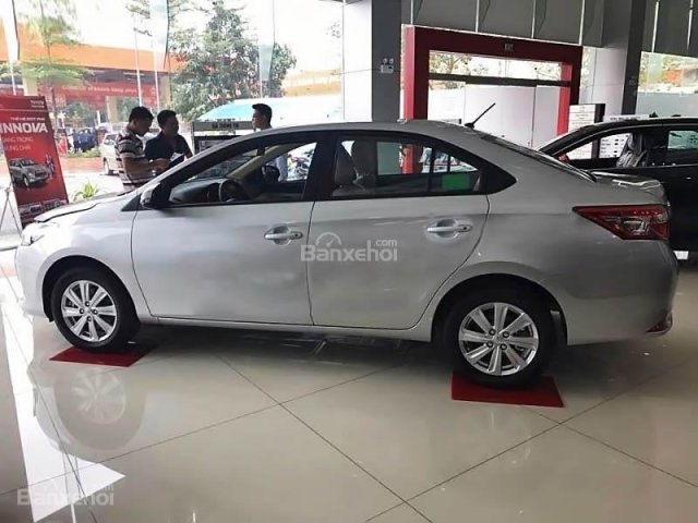 Cần bán xe Toyota Vios 1.5E MT đời 2017, màu bạc, giá 540tr