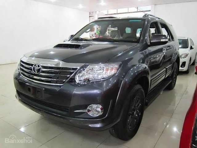 Cần bán gấp Toyota Fortuner 2.5G đời 2016, màu xám số sàn giá cạnh tranh