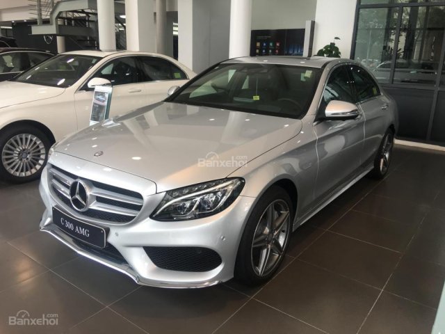 Cần bán xe Mercedes C300 AMG đời 2018, màu bạc