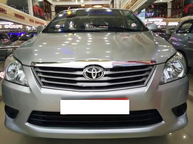 Xe Toyota Innova năm 2013, màu bạc như mới