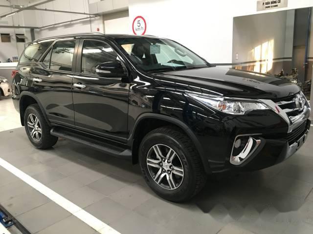 Bán Toyota Fortuner 2.7V đời 2017, tiện nghi, nội thất cao cấp