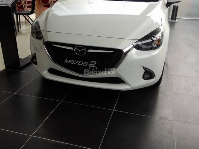 Bán xe Mazda 2 1.5L AT Hatchback đời 2017, màu trắng, giá tốt, trả góp 90%