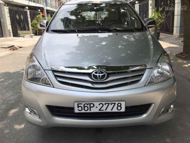 Cần bán xe Toyota Innova G đời 2010, màu bạc