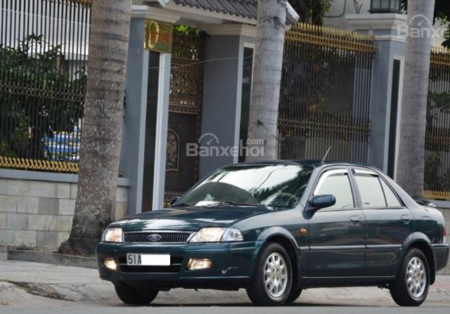 Lên đời 7 chỗ cần bán Ford Laser, màu xanh