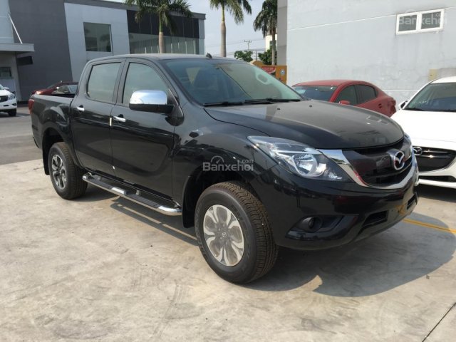 Cần bán Mazda BT 50 2.2AT 2WD đời 2017, màu đen, nhập khẩu chính hãng