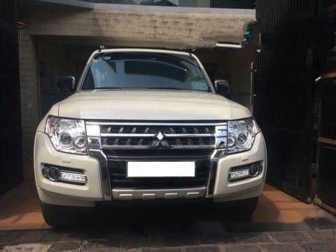 Bán Mitsubishi Pajero AT đời 2014, màu vàng số tự động