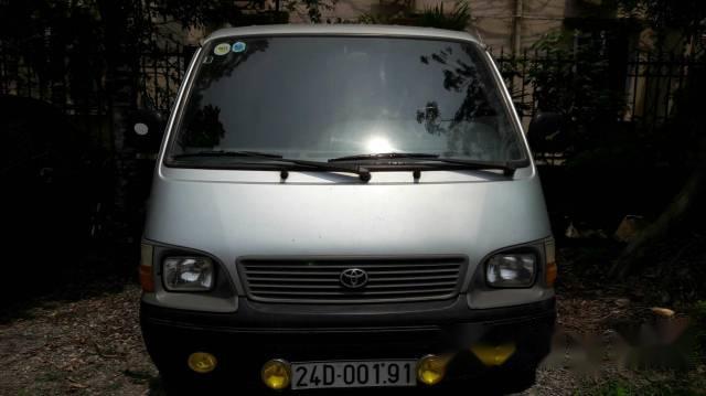 Bán Toyota Hiace đời 2002, màu bạc chính chủ