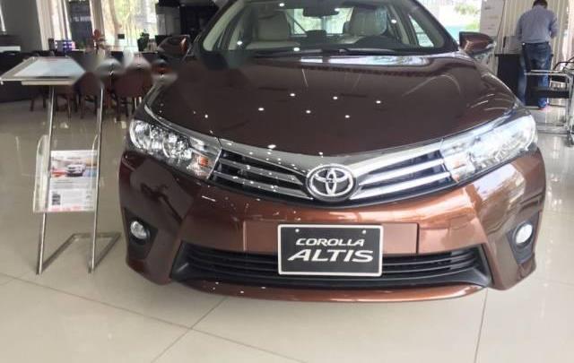 Cần bán xe Toyota Corolla Altis năm 2017, màu nâu, giá 748tr