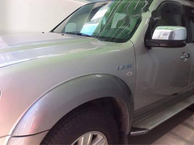 Gia đình bán Ford Everest Sx 2009 s, ố sàn, máy dầu