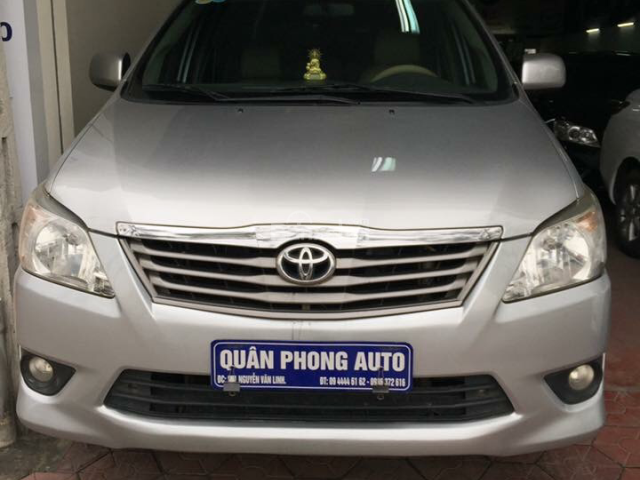 Cần bán lại xe Toyota Innova đời 2012 màu bạc, giá tốt