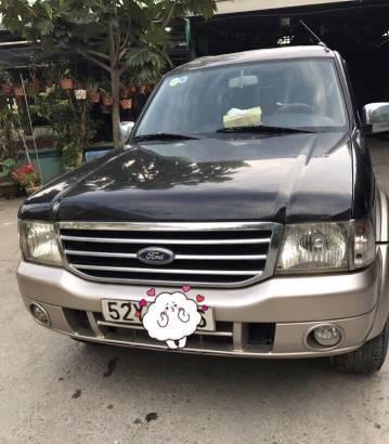 Gia đình bán Ford Everest năm 2005