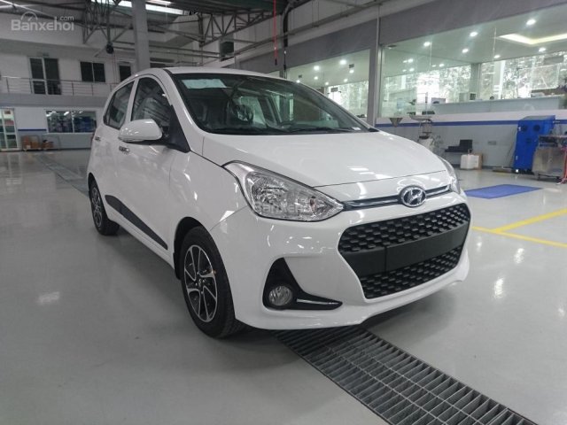 Bán xe Hyundai Grand i10 nhập khẩu SX 2018 màu trắng, các phiên bản, giá tốt nhất. LH 090.467.5566