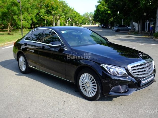 Bán ô tô Mercedes C250 đời 2015, màu đen, 16.000 km, bảo hành chính hãng 12 tháng. Xem xe thích ngay