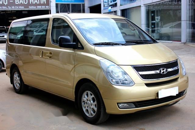 Bán Hyundai Starex 2.5MT 9 chỗ ghế xoay, số sàn, sản xuất 2012, màu vàng, nhập khẩu Hàn Quốc