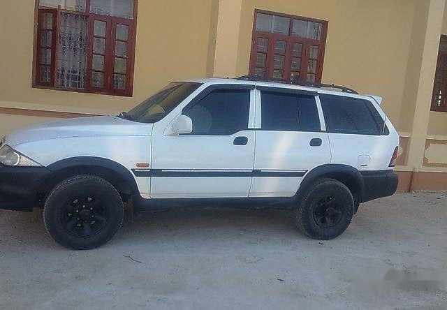 Bán ô tô chính chủ Ssangyong Musso đời 2002, màu trắng