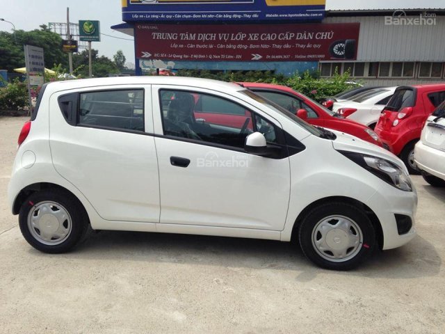 Bán ô tô Chevrolet Spark Van 1.2 Duo mới 2017, màu trắng