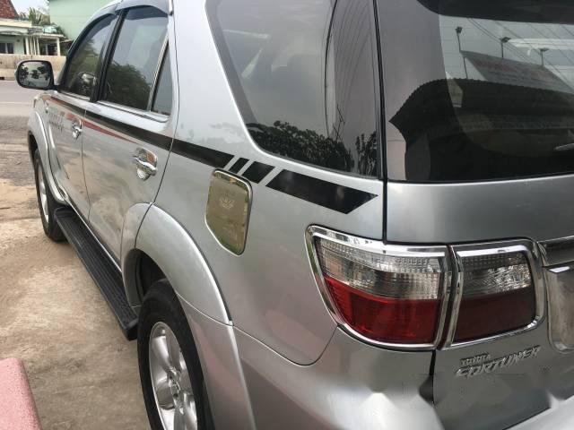 Cần bán lại xe Toyota Fortuner đời 2010, màu bạc