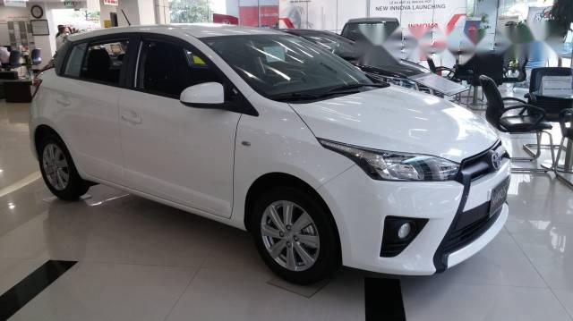 Cần bán xe Toyota Yaris E đời 2017, màu trắng 