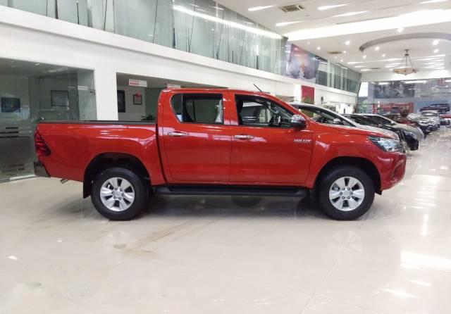 Bán Toyota Hilux 2017 số sàn, nhập khẩu Thái Lan