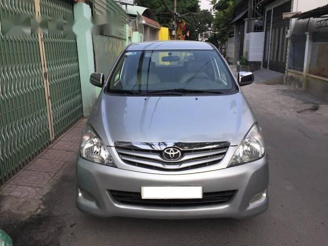 Cần bán Toyota Innova đời 2010 chính chủ