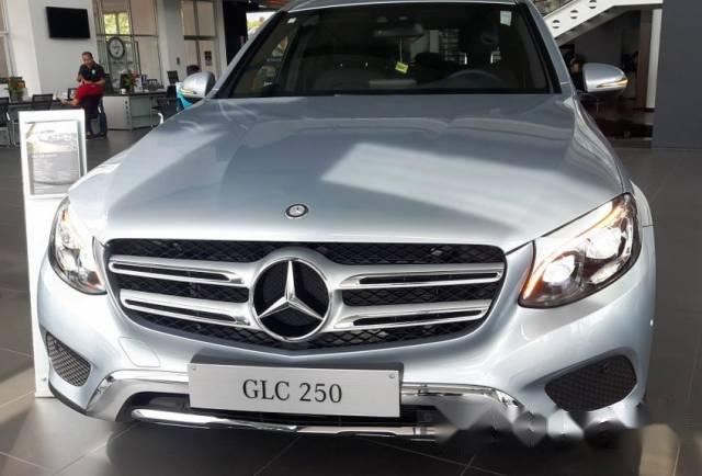 Bán ô tô Mercedes GLC 250 đời 2017, mới 100%