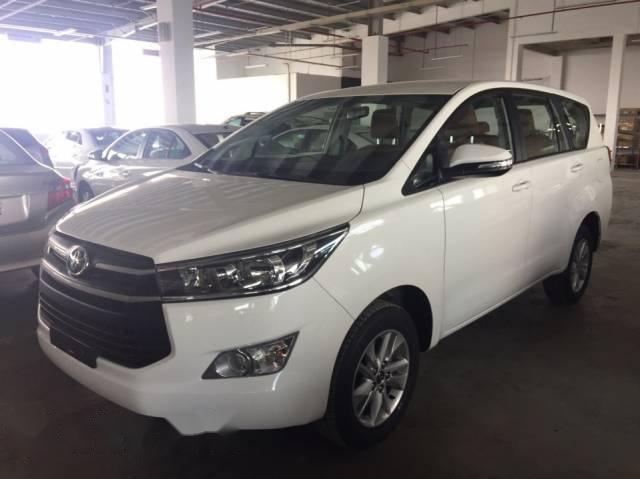 Bán xe Toyota Innova 2.0G 2017, số sàn, giao ngay