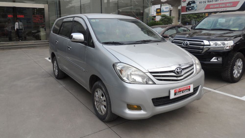 Toyota Cầu Diễn chào bán xe Innova G 2011 màu bạc, xe cá nhân biển HN, có bảo hiểm thân vỏ đến T7/2017