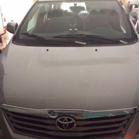 Cần bán gấp Toyota Innova 2.0E đời 2012, giá chỉ 580 triệu