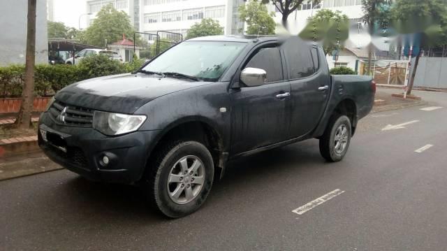 Cần bán xe Mitsubishi Triton 2010, số sàn 2 cầu, giá tốt