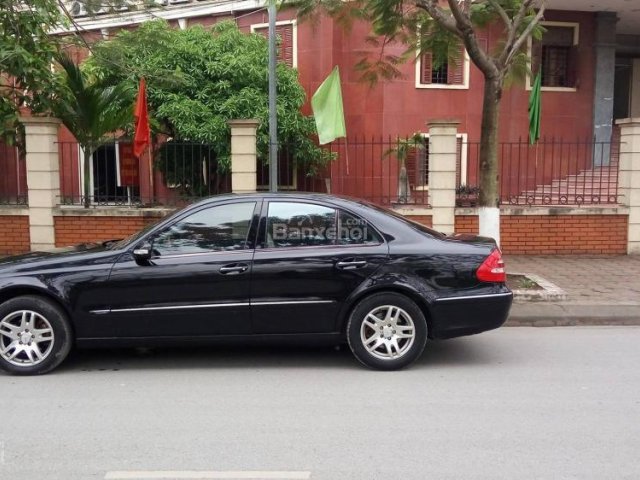 Bán Mercedes E200 đời 2005, màu đen, nhập khẩu chính hãng