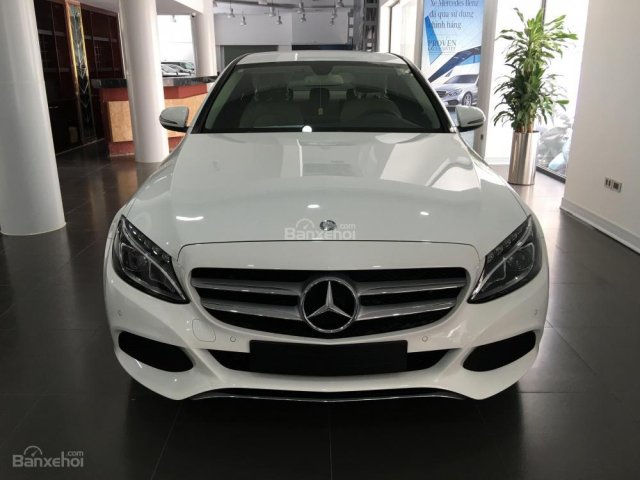 Cần bán Mercedes C200 đời 2018, màu trắng