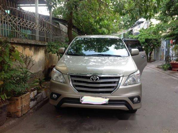 Cần bán lại xe Toyota Innova AT năm 2014, màu bạc chính chủ