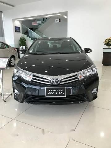 Bán xe Toyota Corolla Altis đời 2017, màu đen, giá 747tr