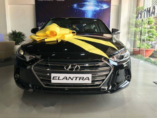 Bán xe Hyundai Elantra 1.6MT 2017, giá 615tr
