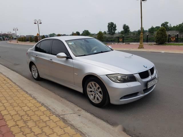 Chính chủ bán gấp xe BMW 320i màu xám bạc, nhập