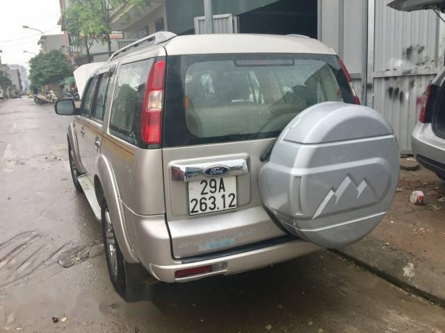 Cần bán gấp Ford Everest MT sản xuất 2011, màu bạc chính chủ