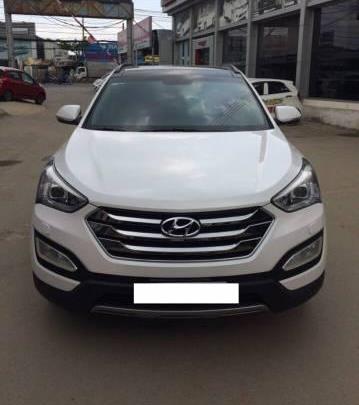 Cần bán xe Hyundai Santa Fe 2.4AT đời 2015, màu trắng