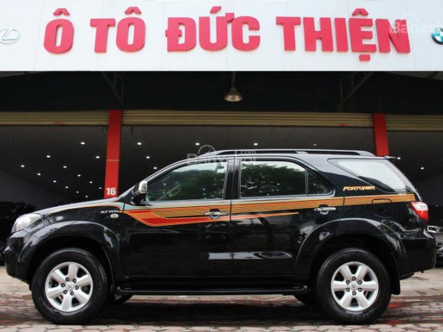 Bán Toyota Fortuner V 2010, 2 cầu, màu đen, cực mới