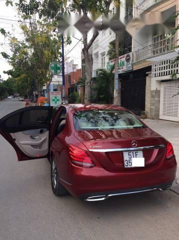 Cần bán lại xe Mercedes C200 sedan màu đỏ, ít sử dụng