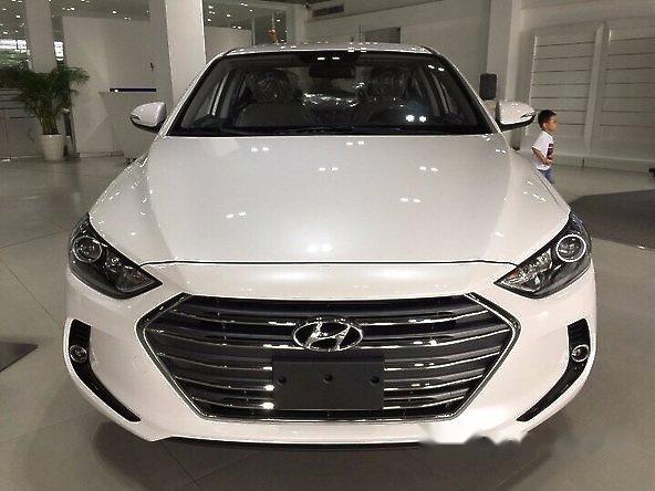 Bán Hyundai Elantra 2.0AT đời 2016, màu trắng