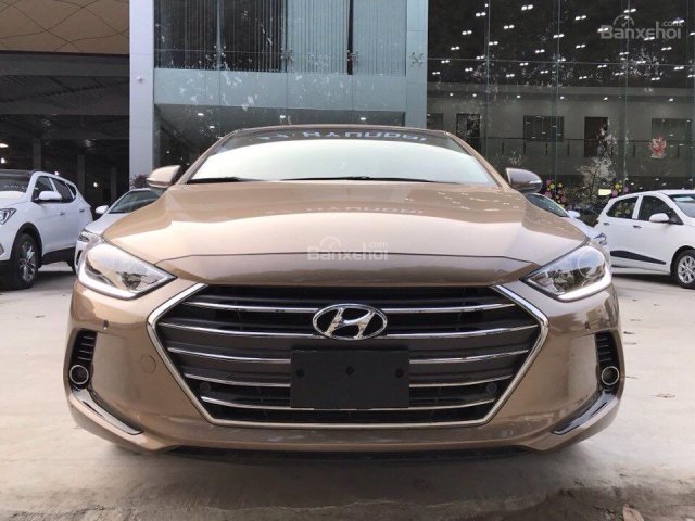 Bán Hyundai Elantra đời 2017 - Màu vàng cát