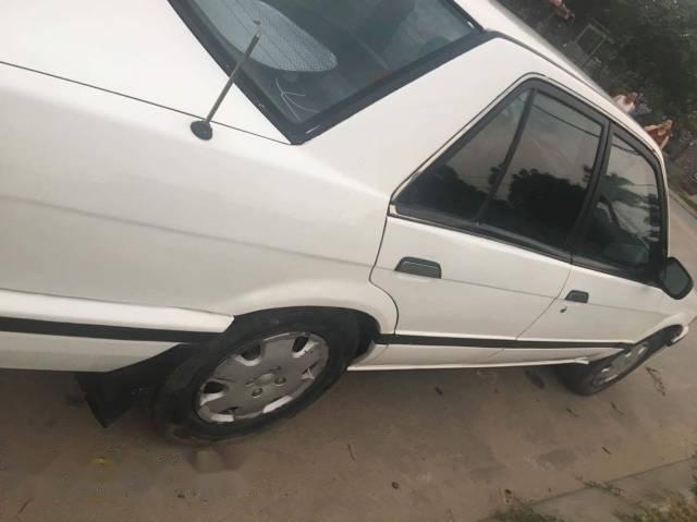 Cần bán Nissan Bluebird đời 1992, màu trắng, giá 79tr