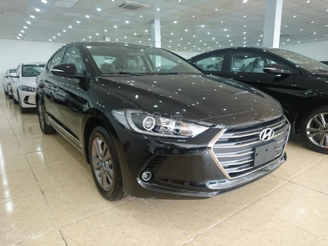 Bán Hyundai Elantra đời 2018, màu đen, các phiên bản MT, AT, mua xe chỉ từ 115 triệu - LH 090.467.5566