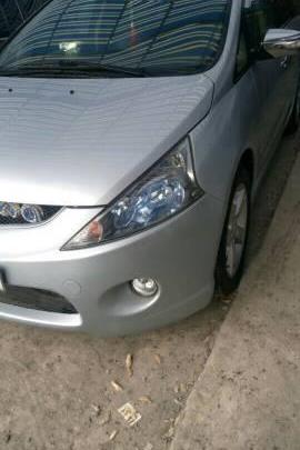 Bán ô tô Mitsubishi Grandis đời 2009, màu bạc xe gia đình