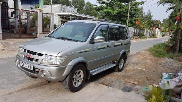 Gia đình bán Isuzu Hi lander đời 2008, màu bạc