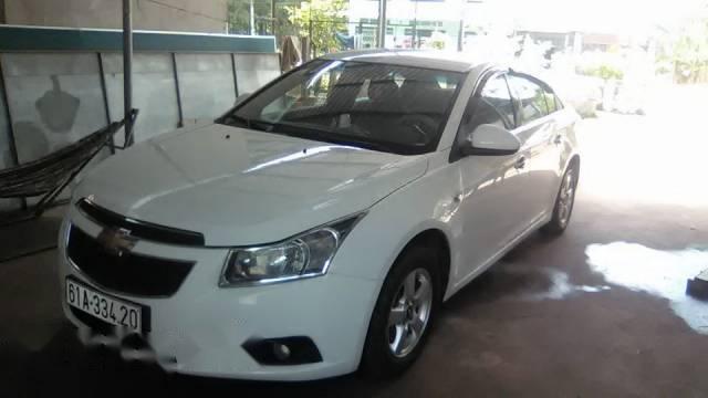 Cần bán xe Chevrolet Cruze đời 2010, màu trắng chính chủ