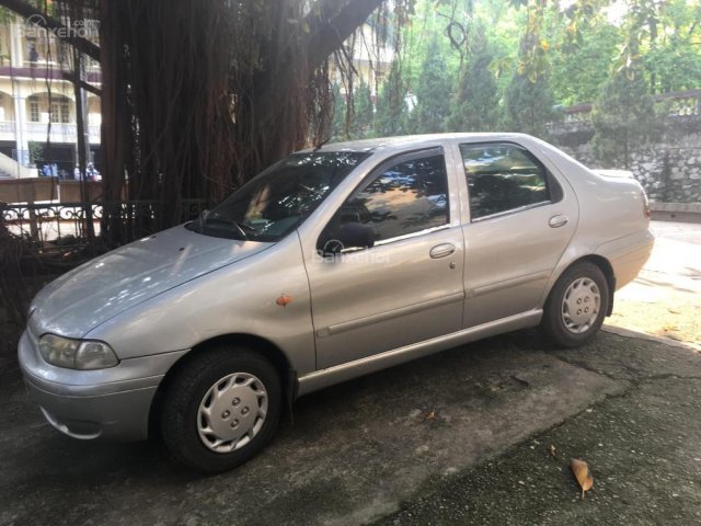 Xe Fiat Siena năm 2001, màu bạc, nhập khẩu nguyên chiếc