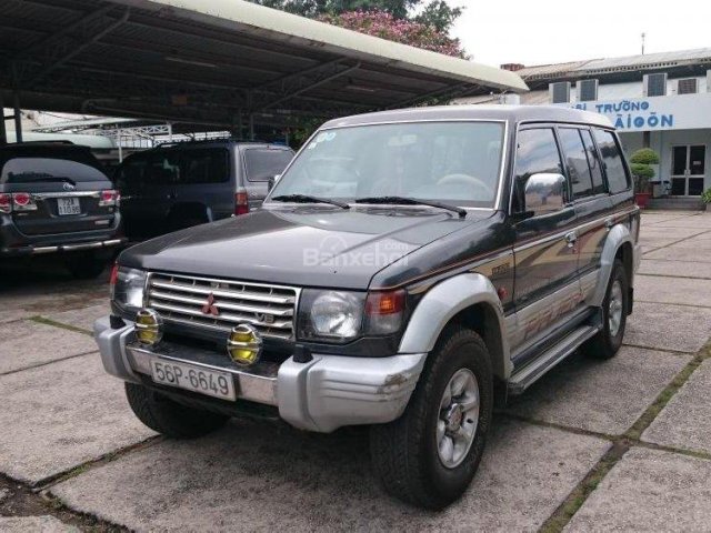 Cần bán Mitsubishi Pajero Supreme đời 1999, màu xám