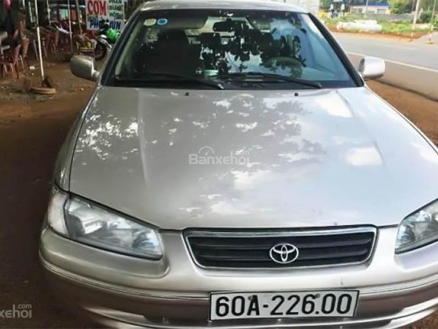 Bán xe cũ Toyota Camry 3.0AT năm 2001, màu bạc