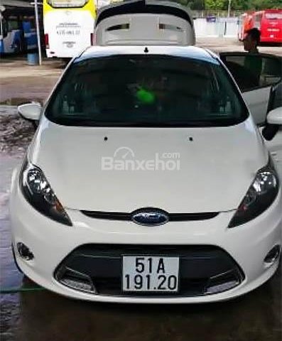 Bán Ford Fiesta năm 2011, màu trắng, 420tr